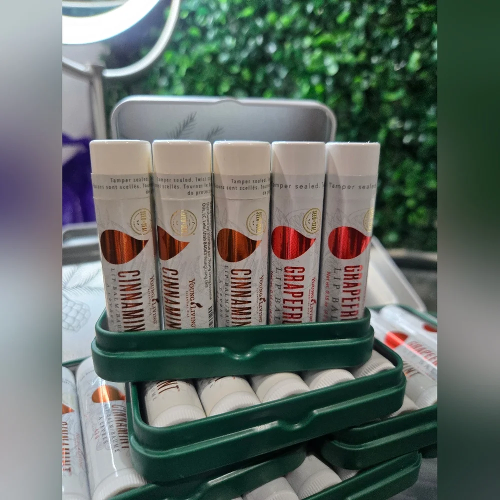 5 Lip Balm Set with Green and White‎ Tin